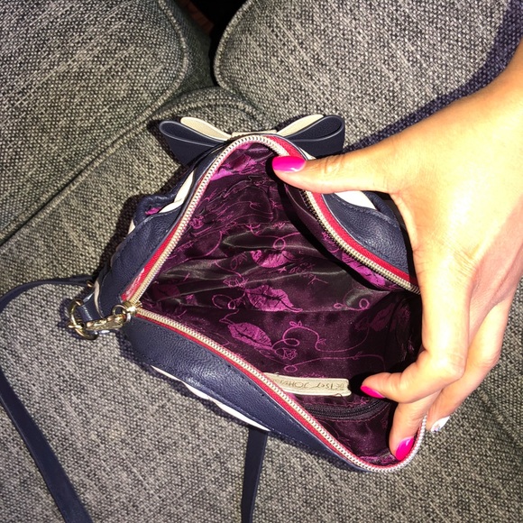 Betsey Johnson Quilted Heart Bow Crossbody/Purse - Picture 3 of 7